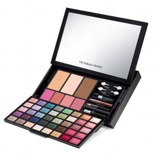 Unused Victorias Secret Hello Bombshell Makeup Kit